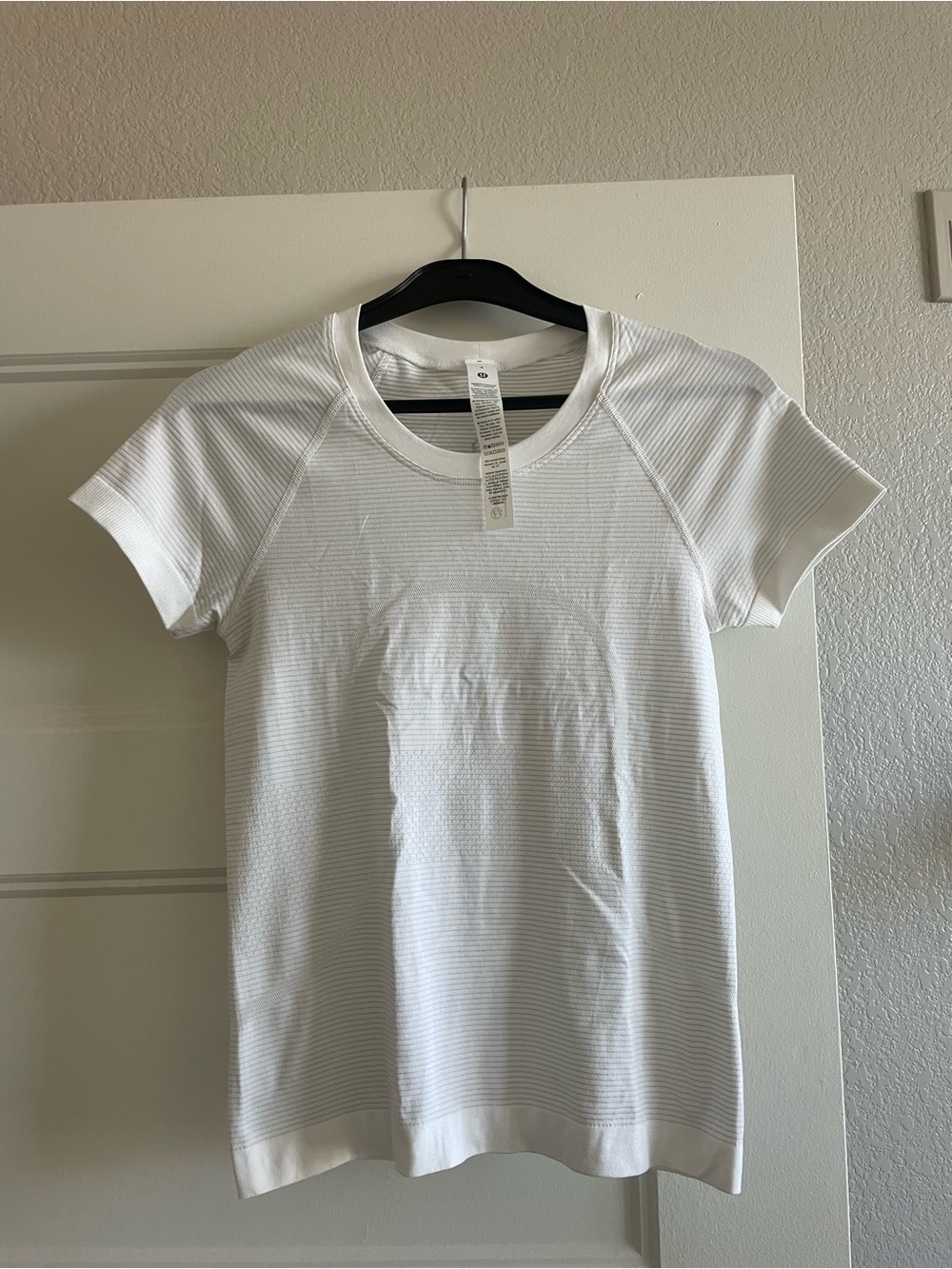 lululemon Swiftly Tech Short Sleeve Shirt Waist Length size 4 white